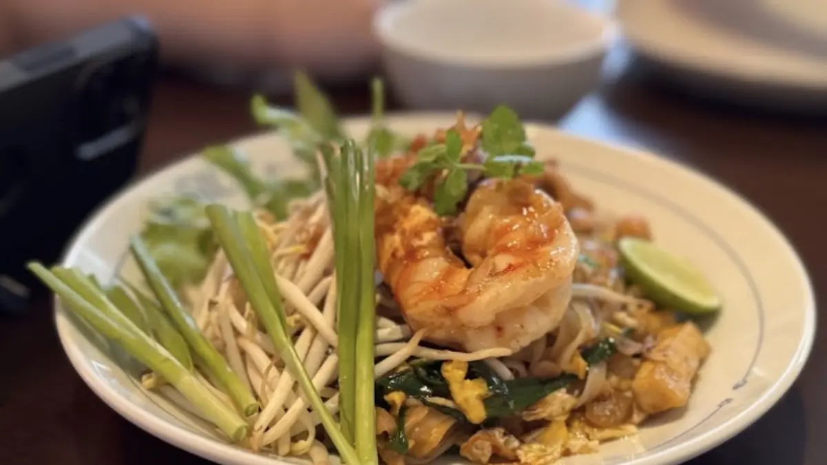5 Rekomendasi Tempat Makan Khas Thailand, Membuat Kalian Merasa Seperti di Bangkok!