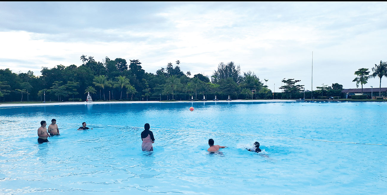 DESTINASI UNGGULAN: Treasure Bay Bintan disebut-sebut kolam renang terbesar se-Asia Tenggara. (FOLLY AKBAR/JAWA POS)