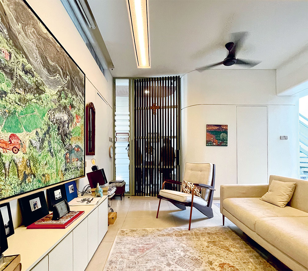 VIBE TENANG: Living, dining, kitchen, dan inner court terhubung menjadi satu dengan transformasi ruang yang estetis dari area fasad ke sisi dalam. (Dokumentasi Saka Studio)