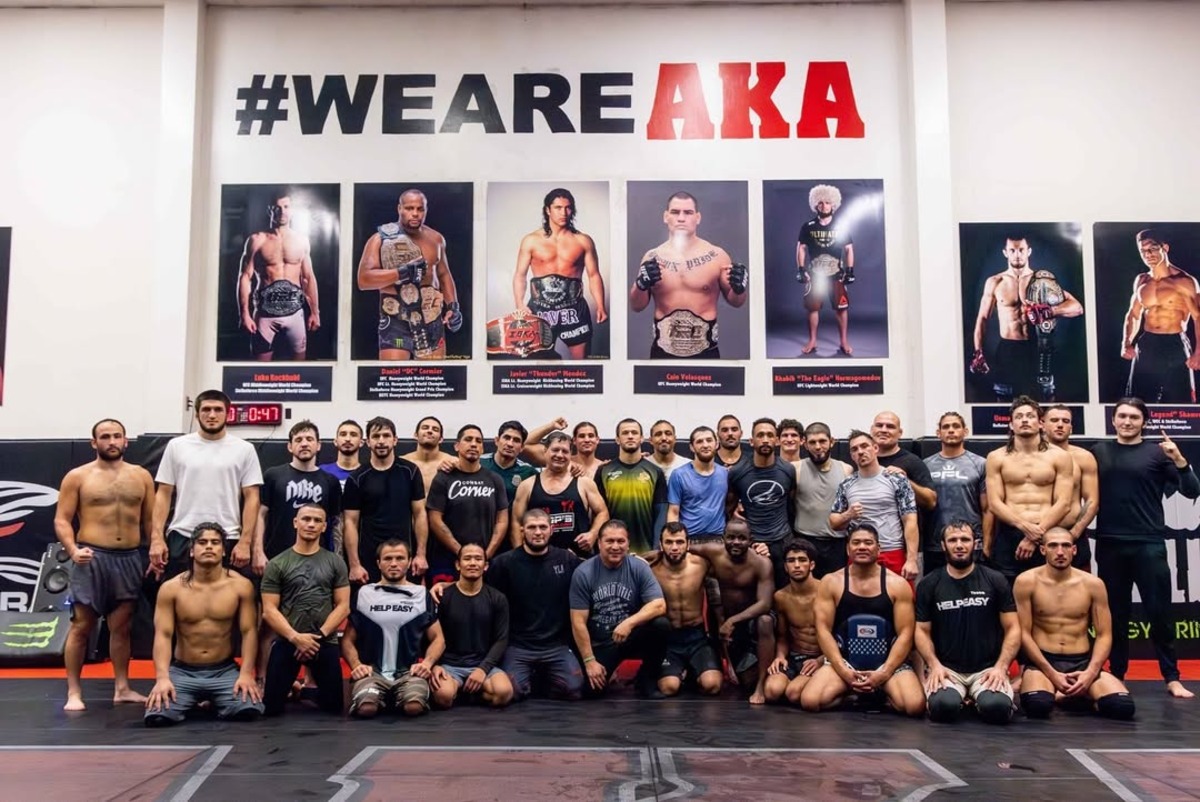 Khabib Nurmagomedov bersama petarung Dagestan saat selesai latihan. (Instagram @khabib_nurmagomedov)