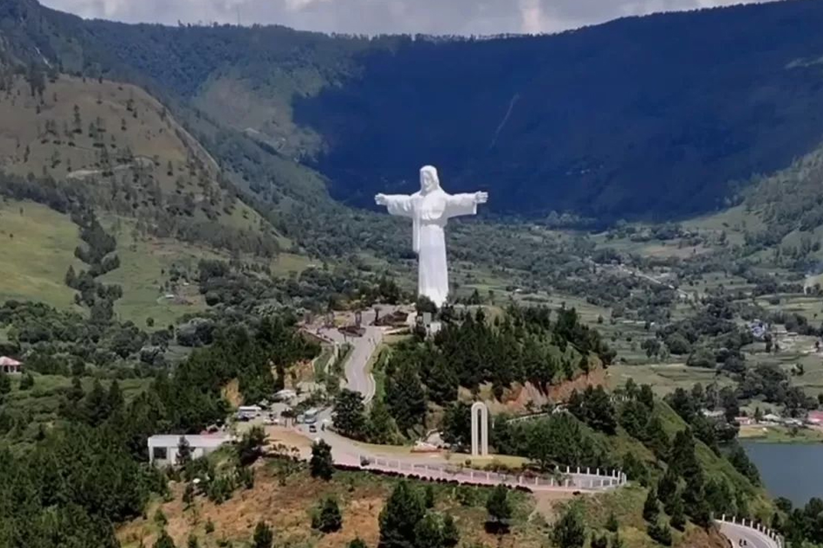 Patung Yesus Kristus di Sibea-bea, Samosir. (Istimewa) 